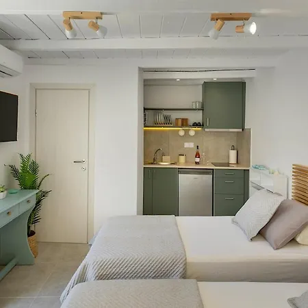 Alpha Rooftop, Cozy With Town View *