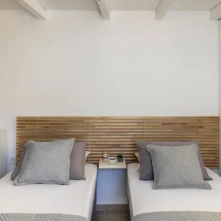 Alpha Rooftop, Cozy With Town View Daire