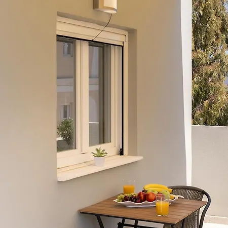 Alpha Rooftop, Cozy With Town View *