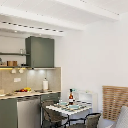 Daire Alpha Rooftop, Cozy With Town View Ermoupoli
