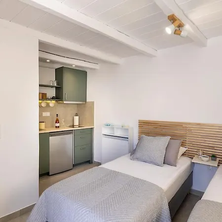 Alpha Rooftop, Cozy With Town View * Hermópolis