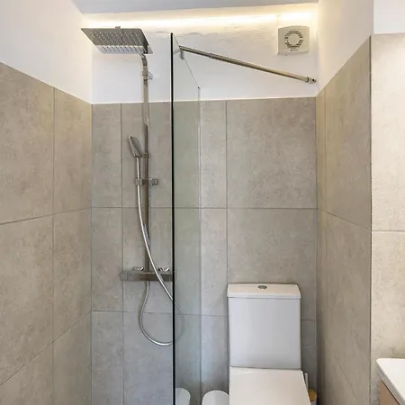 Alpha Rooftop, Cozy With Town View Apartamento Ermoupoli